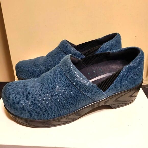 Klogs Footwear "Portland" Teal Textured Leather Closed Back Clogs sz.8 MSRP $145 - Picture 1 of 11